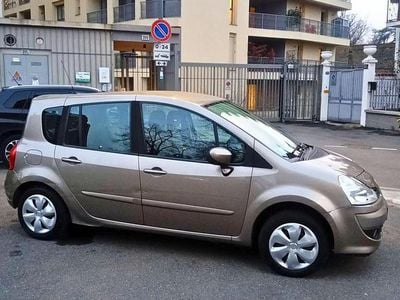 Käytetty Renault Modus Dynamique 75 HP (55 kW) 2009 Ruskea Tila-auto