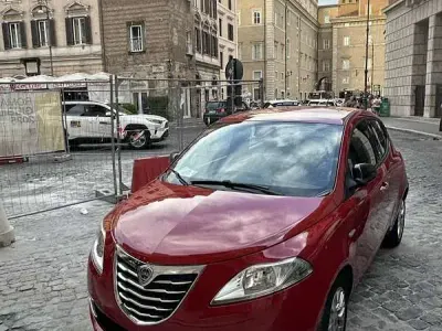 Usata Lancia Ypsilon Gold 69 CV (50 kW) 2013 Rosso Utilitaria