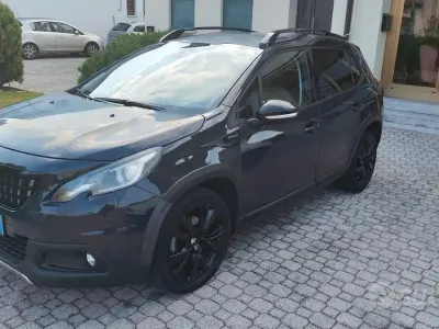 Usata Peugeot 2008 GT-line 120 CV (88 kW) 2017 Nero SUV