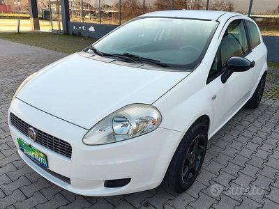Usata Fiat Punto 78 CV (57 kW) 2009 Bianco Utilitaria