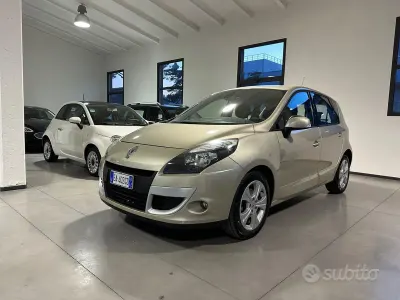 Usata Renault Scenic E-Tech Luxe 110 CV (80 kW) 2010 Grigio Monovolume
