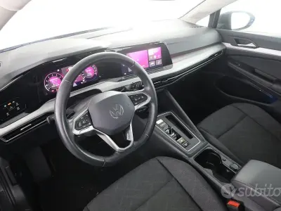 Usata VW Golf VIII Life 110 CV (80 kW) 2023 Grigio Berlina