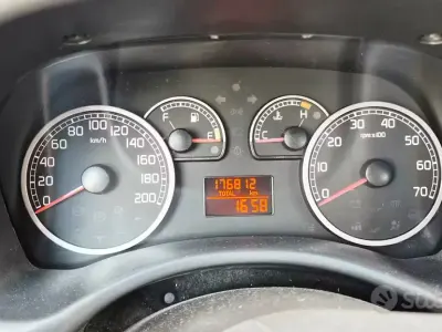 Usata Fiat Punto 80 CV (58 kW) 2009 Bianco Utilitaria