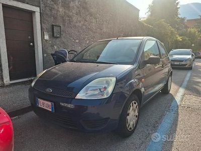 Usata Ford Fiesta 75 CV (55 kW) 2007 Blu Utilitaria