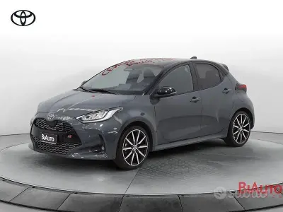 Usata Toyota Yaris Hybrid Sport 130 CV (95 kW) 2025 Grigio Berlina