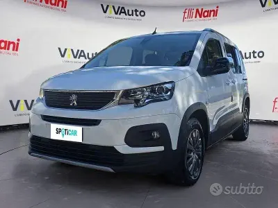 Begagnad Peugeot Rifter Allure 102 HK (75 kW) 2022 Vit Minibuss