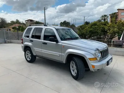 Usata Jeep Cherokee 2006 Grigio SUV
