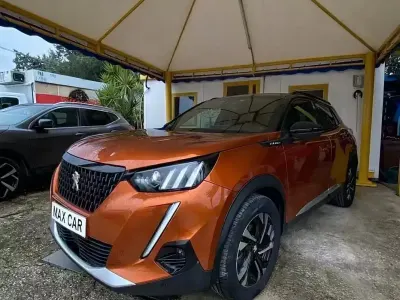Usata Peugeot 2008 GT 102 CV (75 kW) 2021 Arancione SUV