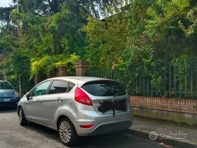 Usata Ford Fiesta Titanium 80 CV (58 kW) 2011 Grigio Utilitaria