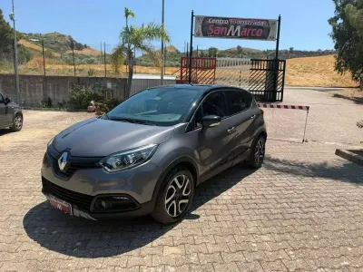 Usata Renault Captur Intens 90 CV (66 kW) 2016 Grigio SUV