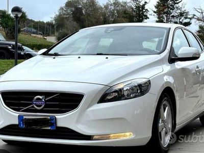 usata Volvo V40 D2 colore bianco