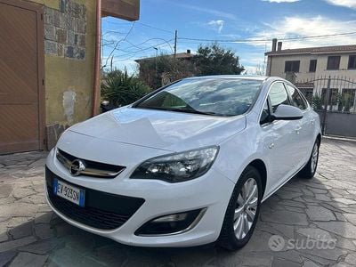 Usata Opel Astra 136 CV (100 kW) 2014 Bianco Berlina