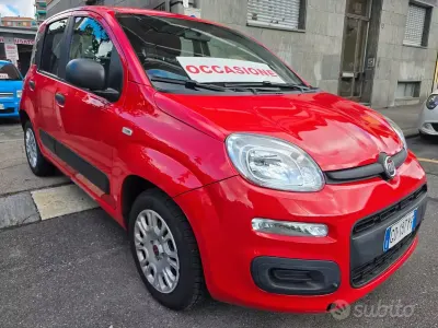 Usata Fiat Panda Lounge 69 CV (50 kW) 2020 Rosso Utilitaria