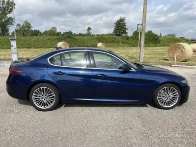 Usata Alfa Romeo Giulia Super 180 CV (132 kW) 2017 Blu Berlina