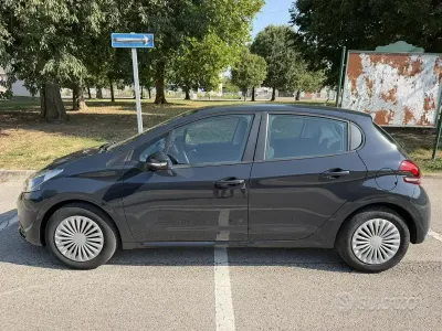 Usata Peugeot 208 68 CV (50 kW) 2019 Bluazzurro Utilitaria