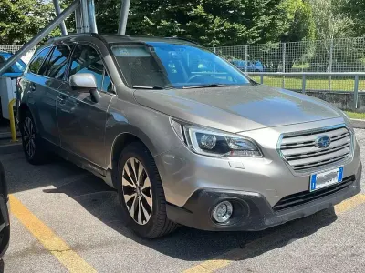 Usata Subaru Outback 150 CV (110 kW) 2017 Grigio Station wagon