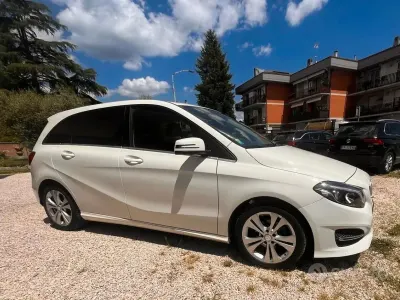 Usata Mercedes B180 Business 109 CV (80 kW) 2015 Bianco Utilitaria
