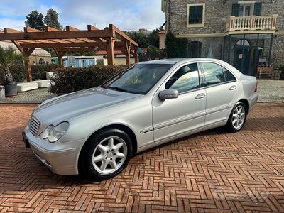 Usata Mercedes C220 Elegance 150 CV (110 kW) 2004 Argento Berlina