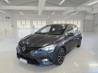 Usata Renault Clio V Business 91 CV (66 kW) 2022 Grigio Berlina