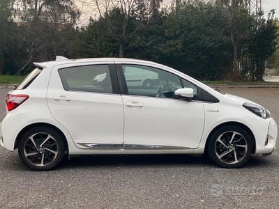 Usata Toyota Yaris Hybrid Style 100 CV (73 kW) 2019 Bianco Berlina
