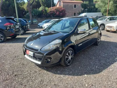 Usata Renault Clio III 75 CV (55 kW) 2010 Nero Berlina