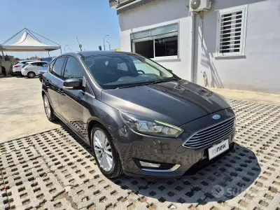 Usata Ford Focus Titanium 120 CV (88 kW) 2015 Grigio Berlina