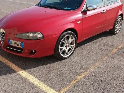 Usata Alfa Romeo 147 120 CV (88 kW) 2007 Rosso Utilitaria