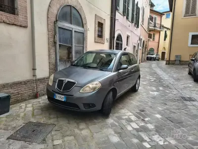 Usata Lancia Ypsilon 90 CV (66 kW) 2007 Grigio Utilitaria