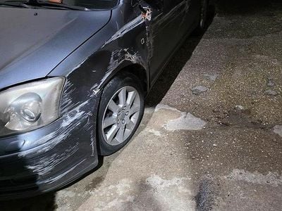 Usata Toyota Avensis 2005 Grigio Station wagon