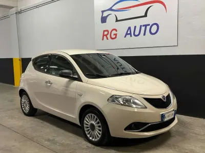 Usata Lancia Ypsilon Silver 69 CV (50 kW) 2017 Panna Utilitaria