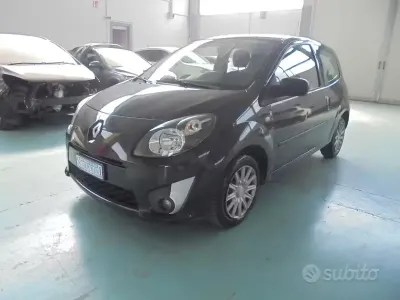 Usado Renault Twingo Dynamique 58 CV (42 kW) 2010 Negro Utilitario