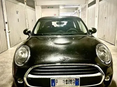 Usata Mini ONE 102 CV (75 kW) 2018 Nero Utilitaria
