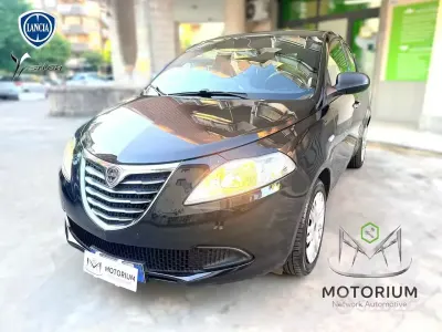 Begagnad Lancia Ypsilon Silver 95 HK (69 kW) 2014 Svart Halvkombi