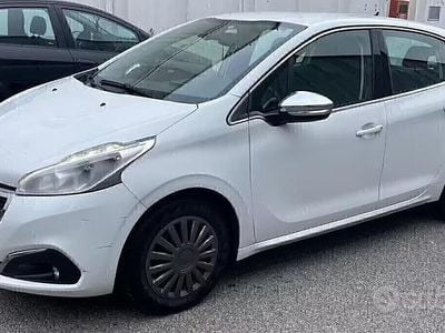 Usata Peugeot 208 Active 82 CV (60 kW) 2017 Bianco Utilitaria