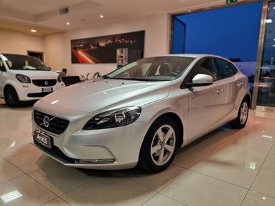 usata Volvo V40 -- 1.6 D2 Momentum Solo 100.000km