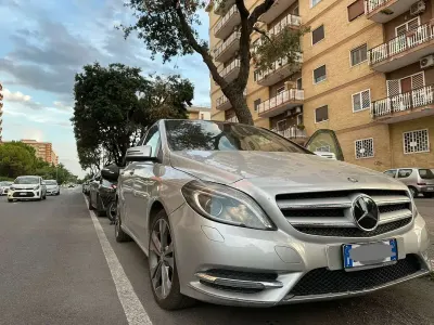 Usata Mercedes B180 Premium 109 CV (80 kW) 2014 Grigio Utilitaria