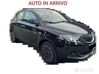 Begagnad Lancia Ypsilon 70 HK (51 kW) 2024 Svart Halvkombi