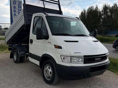 Usata Iveco Daily 86 CV (63 kW) 2001 Bianco Furgone