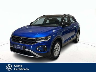 Usata VW T-Roc Life 150 CV (110 kW) 2023 Blu pastello SUV