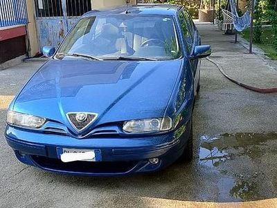 Usata Alfa Romeo 146 105 CV (77 kW) 2000 Blu Utilitaria