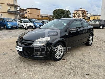 Usata Opel Astra GTC Edition 110 CV (80 kW) 2010 Nero Berlina