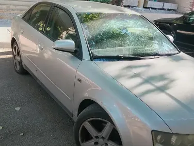 Usata Audi A4 130 CV (95 kW) 2001 Grigio Berlina