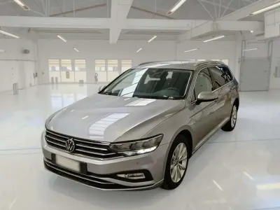 Usata VW Passat Business 150 CV (110 kW) 2023 Grigio Station wagon