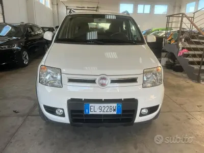 Gebraucht Fiat Panda 4x4 Climbing 75 PS (55 kW) 2012 Weiß Kleinwagen