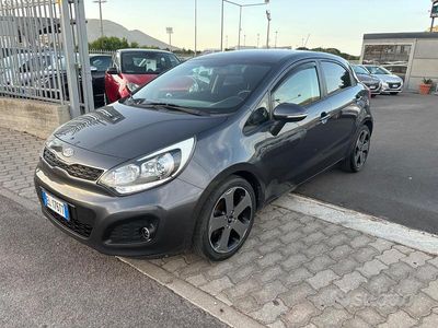 Usata Kia Rio EX 75 CV (55 kW) 2012 Grigio Berlina