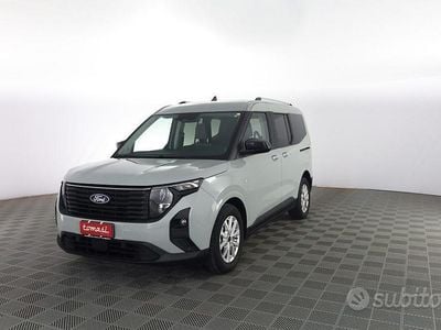 Usata Ford Tourneo Courier Titanium 124 CV (91 kW) 2025 Cactus grey Monovolume