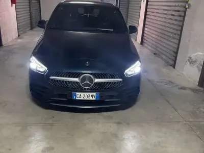 Usata Mercedes B180 Premium 116 CV (85 kW) 2020 Blu/azzurro Monovolume