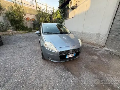 Usata Fiat Grande Punto 90 CV (66 kW) 2007 Grigio Utilitaria