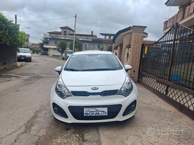 Usata Kia Rio City 86 CV (63 kW) 2014 Bianco Berlina