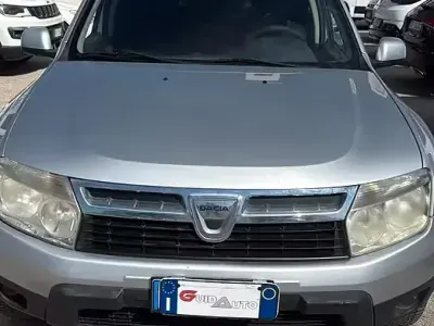 Usata Dacia Duster Lauréate 102 CV (75 kW) 2012 Grigio SUV